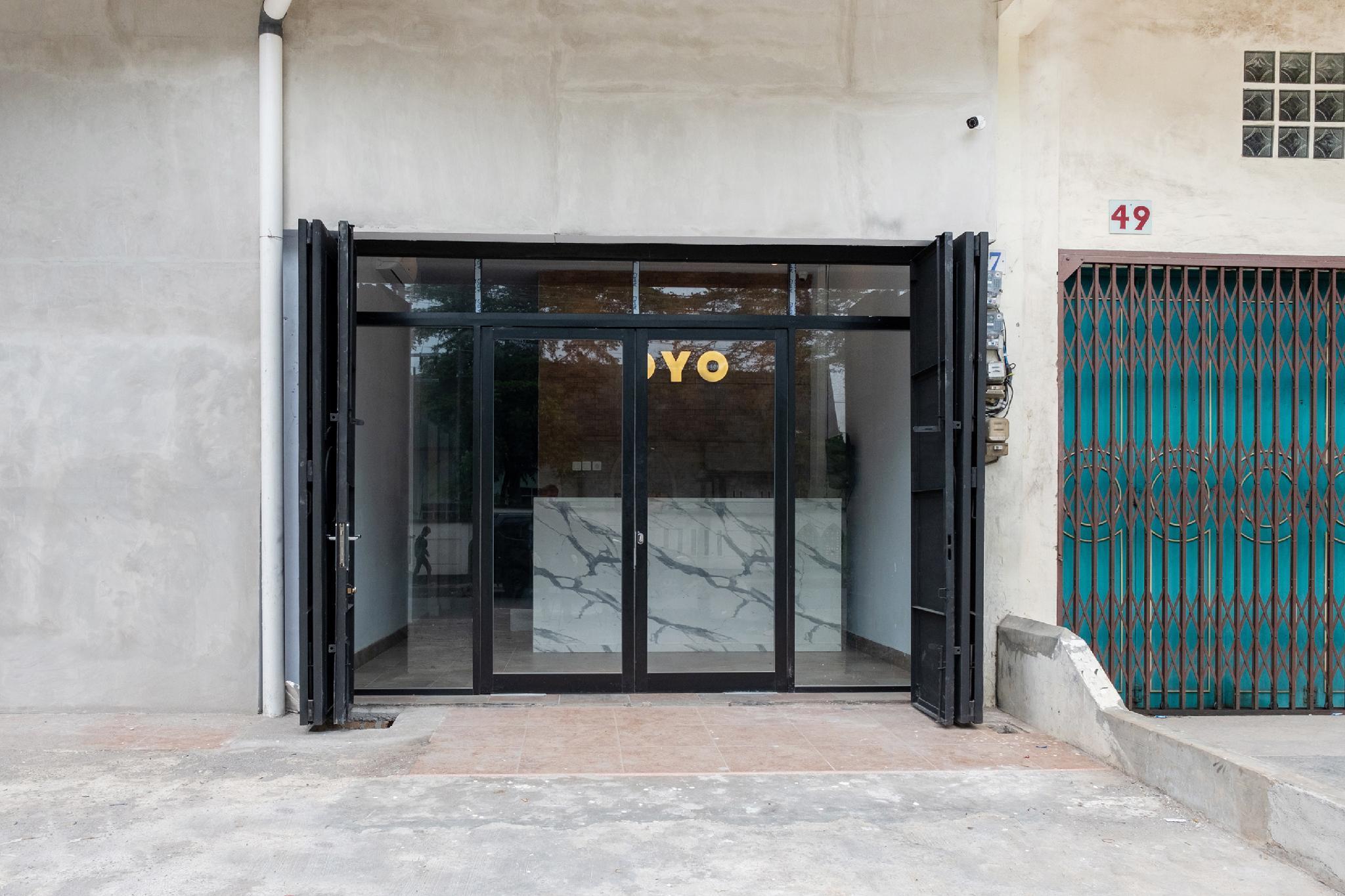 Super Oyo 3150 Theodore Homestay Medan Buitenkant foto