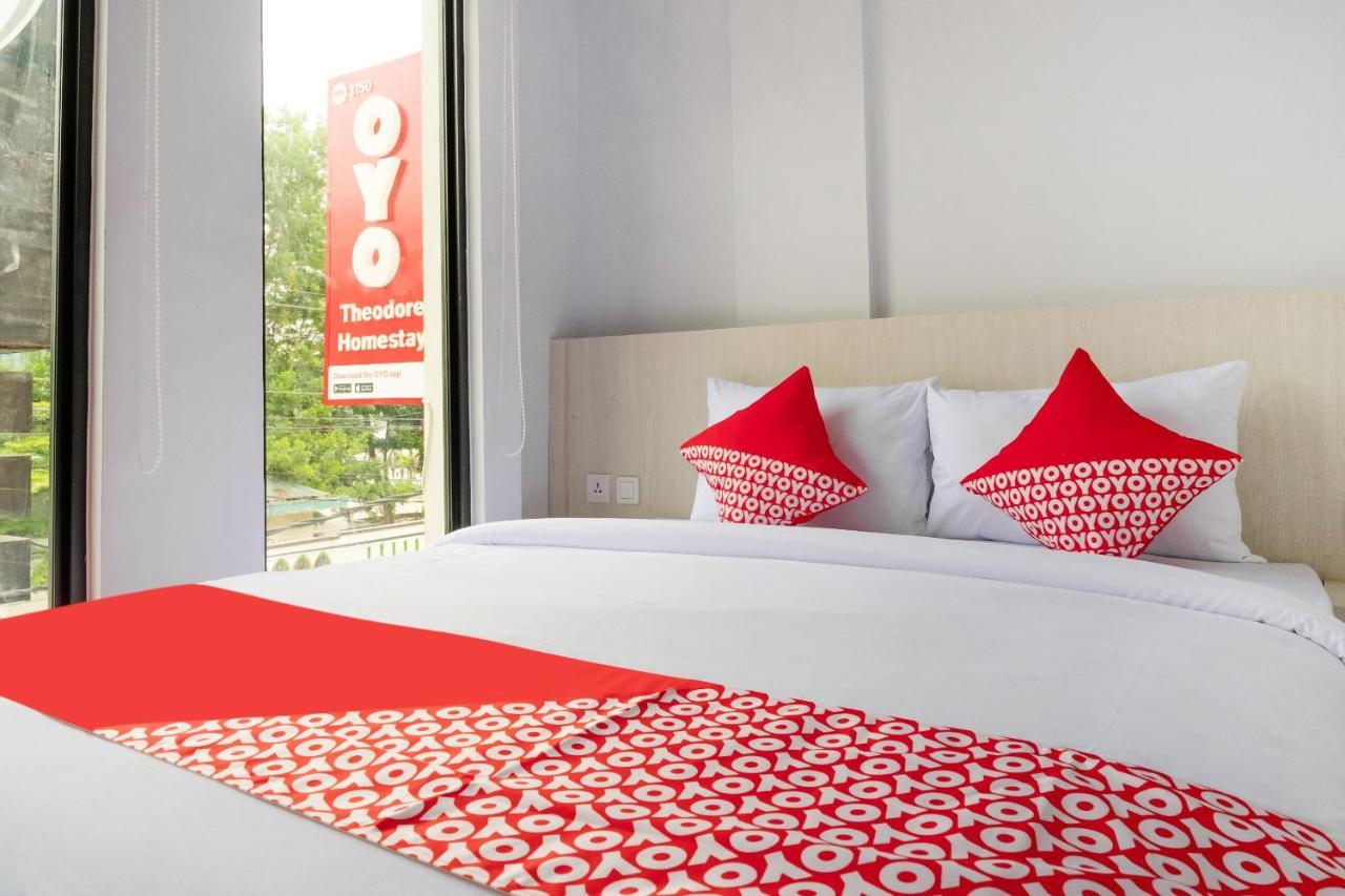 Super Oyo 3150 Theodore Homestay Medan Buitenkant foto